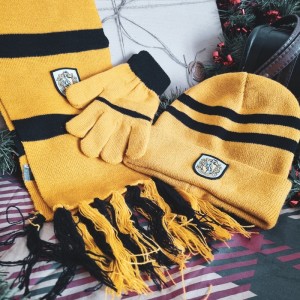 Harry Potter Official Hufflepuff Gloves, Hat, Scarf Promo Set.
