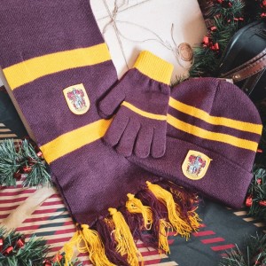 Harry Potter Official Gryffindor Gloves, Hat, Scarf Promo Set.