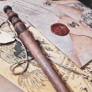 Personalisierter Zulassungsbrief mit handwerklichen Zauberstab und die Karte der Rumtreiber