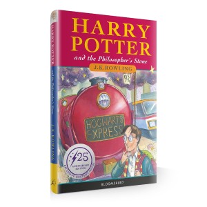 Libro Harry Potter and the Philosopher Stone edizione 25 anniversario firmato da Thomas Taylor