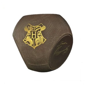Pluffa da Quidditch firmata da Oliver Baston